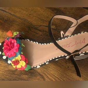 NEW Betsey Johnson Flower Block Heel Sandals
